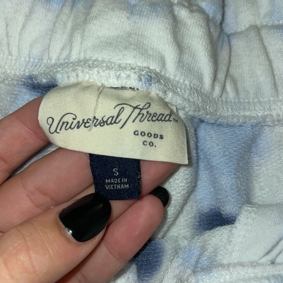 Sweatshorts/lounge shorts. Perfect for a lazy day or everyday wear. - Picture 3 of 3